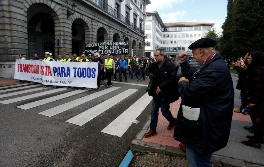 La 'marcha negra' recorre las calles de Oviedo