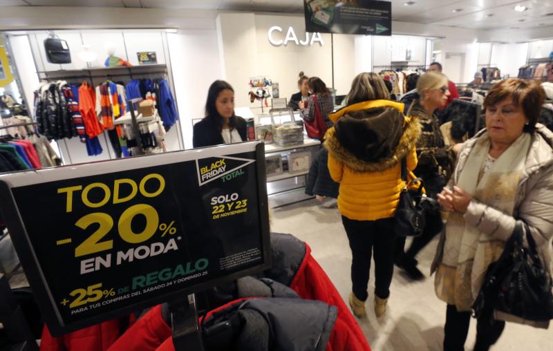 El 'Black Friday' llena las tiendas en Asturias