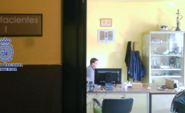 Detenido el responsable de un bar en Gijón por vender hachís en su interior