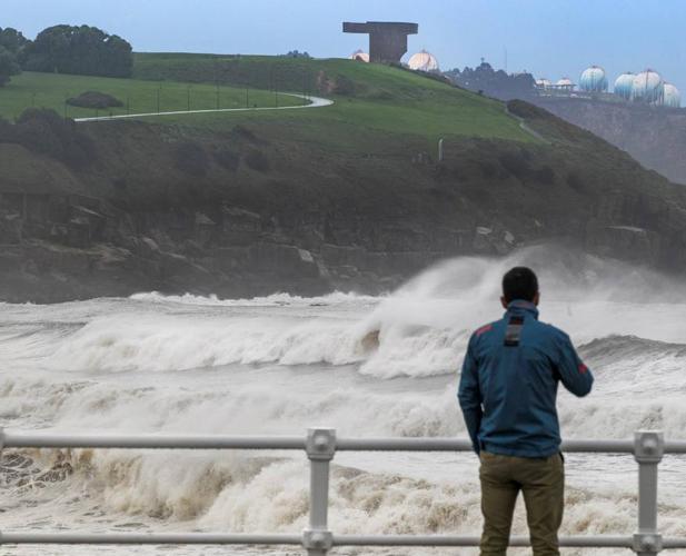 Vientos de hasta 95 kilómetros por hora ponen a Asturias en alerta