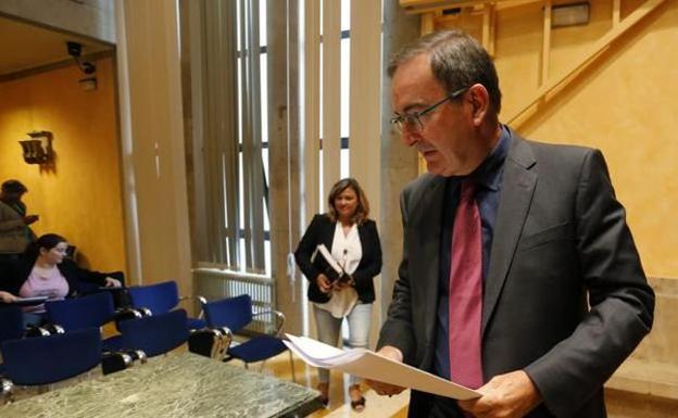 Riera aboga por «prohibir fumar en el coche, con o sin niños»