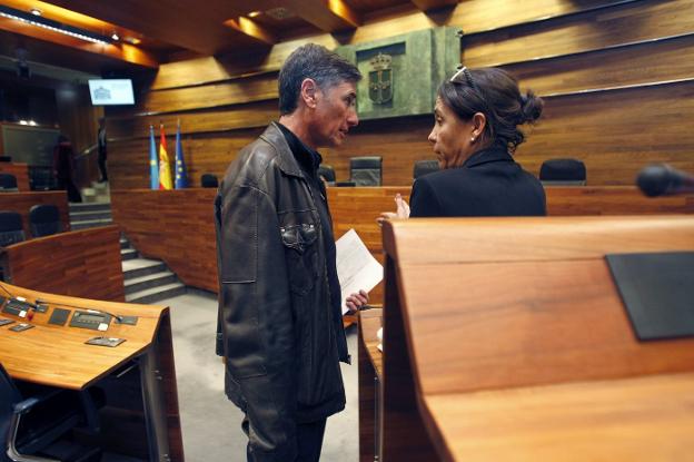 El PSOE allana el camino a un acuerdo al ofrecer 60 plazas de médicos y más dinero para el 0 a 3