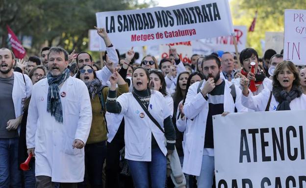 Paro de los médicos de Andalucía y Cataluña para exigir mejoras en el sistema