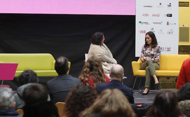 «Me he sentido más discriminada por ser mujer que por ser lesbiana»