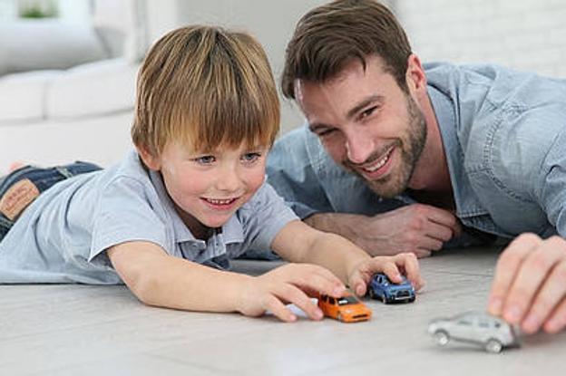 Hacienda devolverá el IRPF de las bajas de paternidad a 20.000 asturianos