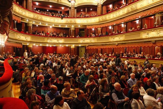 'La culpa' pone en pie al Palacio Valdés