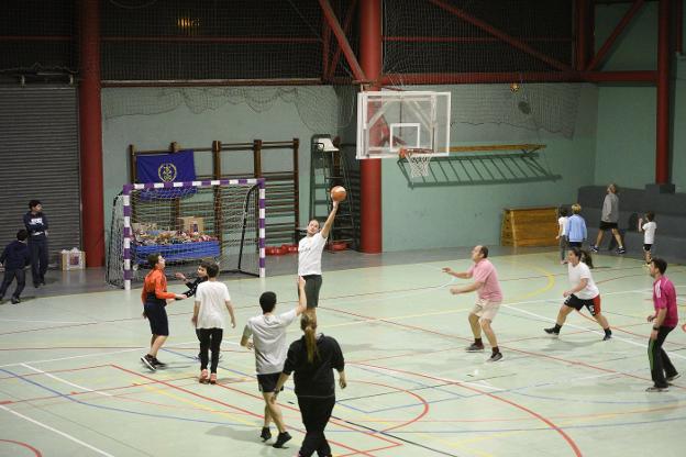 Partido para recaudar alimentos y fondos