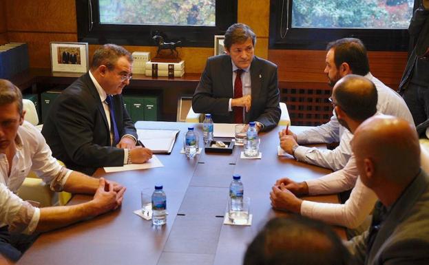 Los sindicatos piden presión política para revertir el cierre de Alcoa