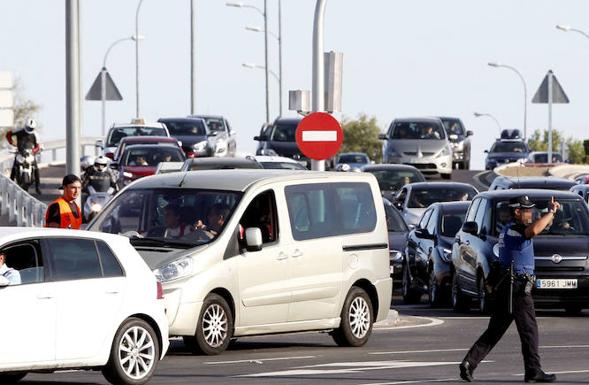 La DGT prevé seis millones de viajes en el puente que empieza con sol y terminará con lluvia