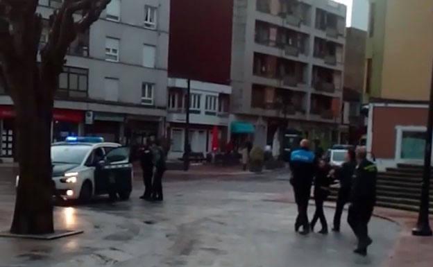 Tres personas detenidas tras intentar robar un banco en Pola de Lena