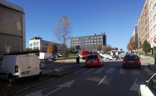 Tres heridos tras volcar una furgoneta en Montevil