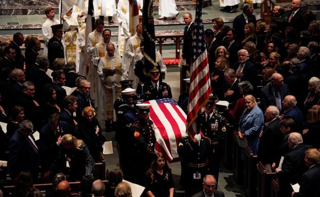 Bush padre descansa junto a su familia tras una despedida íntima en Texas