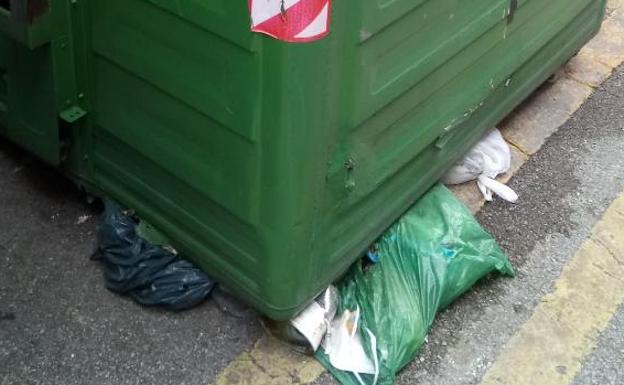 Los contenedores se desfondan