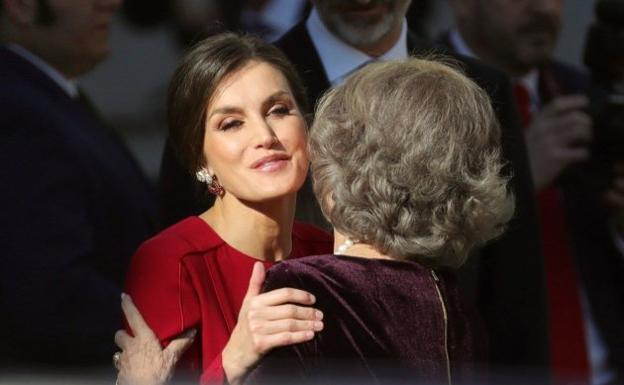 El revelador gesto de Letizia a la Reina Sofía que ha dado la vuelta al mundo