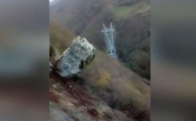 Así echaban las rocas abajo los operarios: «Ahí va me cago en...»