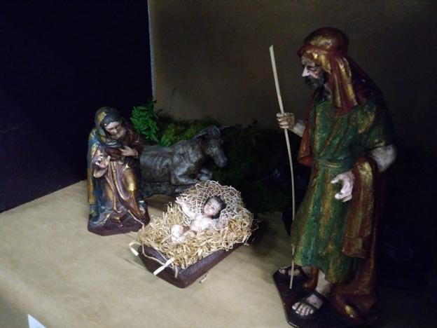 La familia Remis Valle dona un belén a Onís