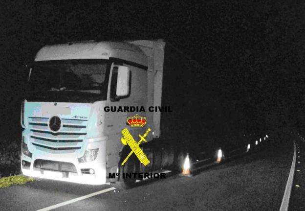 Detienen a un camionero en la A-8 que multiplicaba por ocho la tasa de alcohol