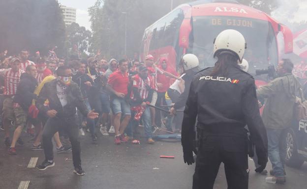 Confusión de Tebas al informar de una pelea entre hinchas del Sporting y Oviedo que no existió