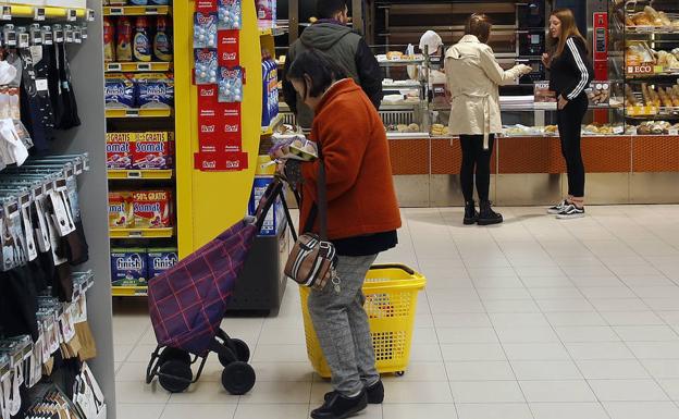 IU Asturias llama a secundar la huelga de supermercados y a no comprar esos días