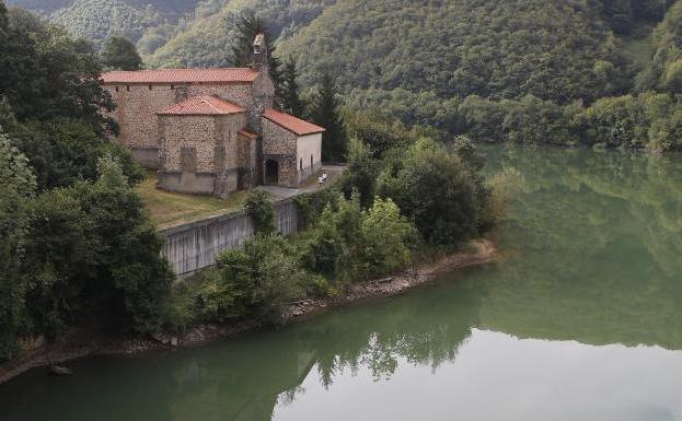 Vecinos y hosteleros de Redes rechazan las restricciones del uso de los pantanos