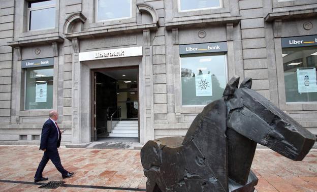 Los mercados celebran los contactos de Liberbank y Unicaja para su fusión