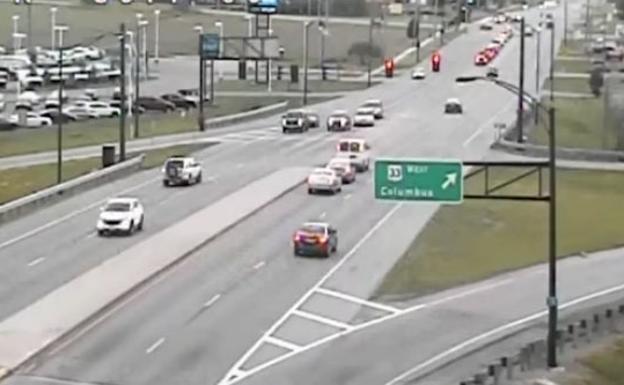 Vídeo: la peligrosa maniobra de un conductor en una vía con abundante tráfico