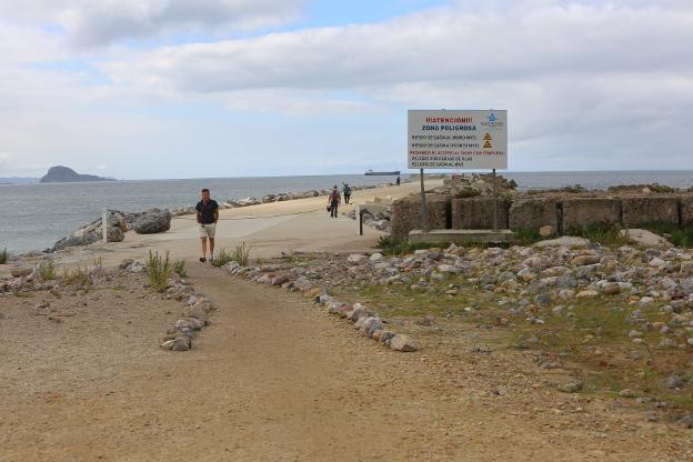 El Puerto impone la primera multa por vulnerar la prohibición de acceder al espigón