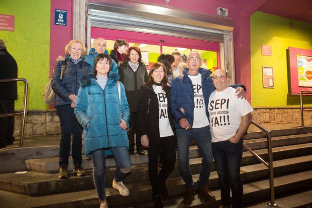 Los trabajadores de El Árbol de Llaranes se concentran por sus puestos de trabajo