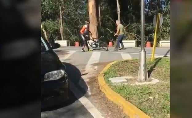Ence se niega a reincoporar al camionero que agredió a un ciclista como exigen los transportistas de madera