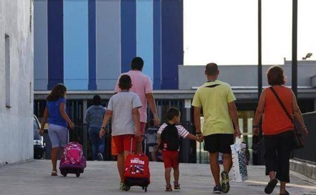 El padre que pasó un fin de semana con 'Trapillo', expulsado del grupo de WhatsApp de clase