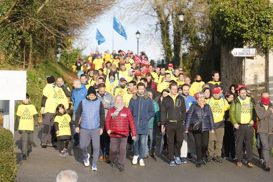 Trabajadores de Alcoa de Avilés y La Coruña marchan contra el cierre