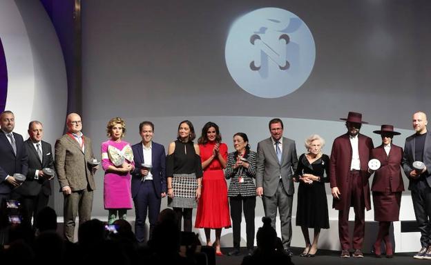 La Reina Letizia entrega los V Premios Nacionales de la Industria de la Moda