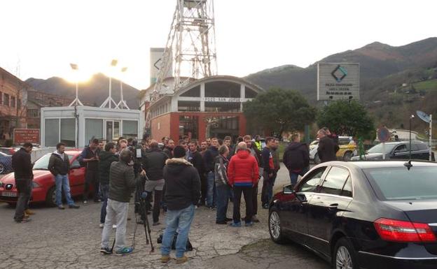 Cinco trabajadores de subcontratas de Hunosa se encierran en el pozo Santiago