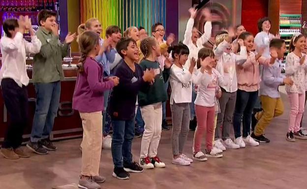 Una niña aliña su plato con detergente en 'Masterchef junior'