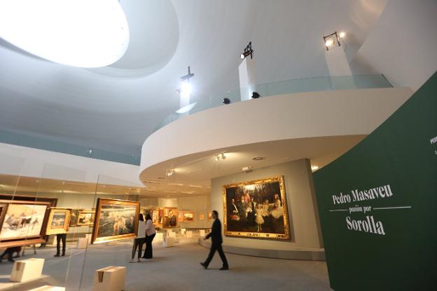 El Centro Niemeyer impulsará el cine, las exposiciones y las actividades en la tienda