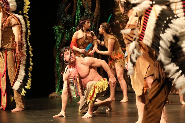 El musical 'Pocahontas' pone ritmo a la aventura en el teatro Palacio Valdés