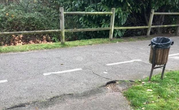 Los vecinos reclaman la limpieza y mejora del paseo fluvial del Nalón