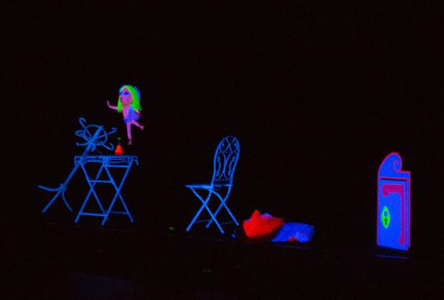 Títeres y actores en el Teatro Palacio Valdés