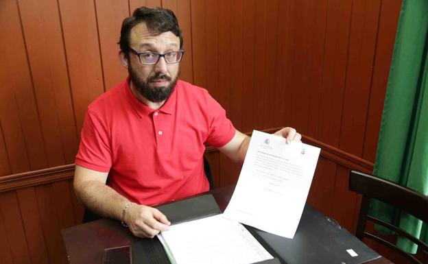 Alfonso Miyares renuncia «por coherencia» a su acta de concejal en el Ayuntamiento de Llanes