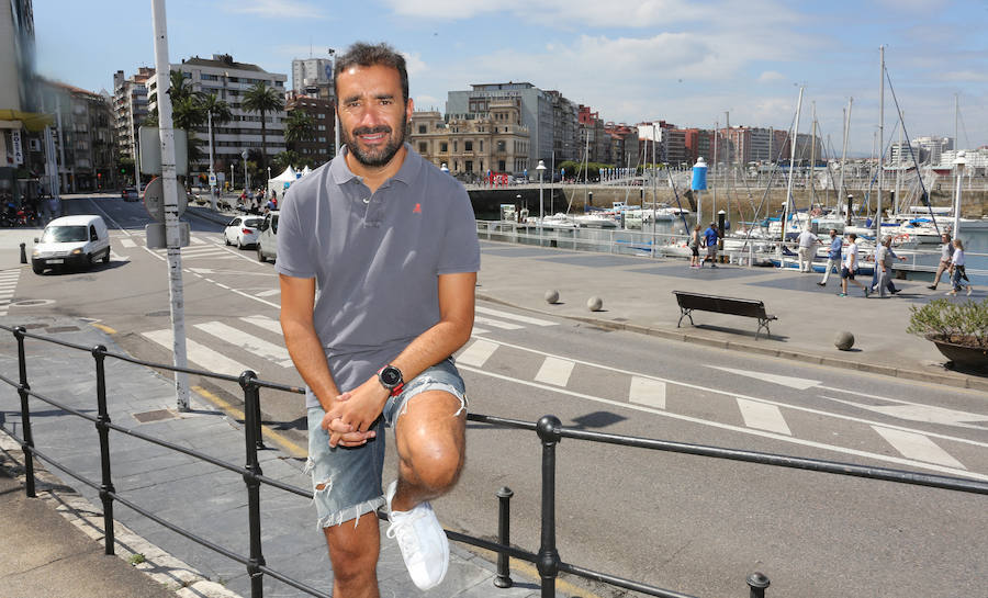 Juanma Castaño critica en Twitter la «falta de civismo y educación» que hubo tras la fiesta de Nochevieja en Gijón