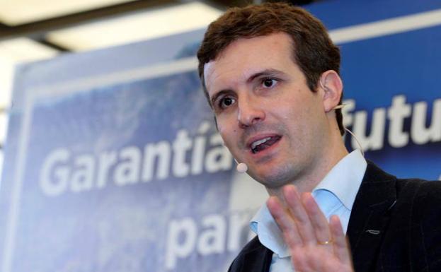 Pablo Casado transmite a la Academia su «respeto y consideración» por la llingua