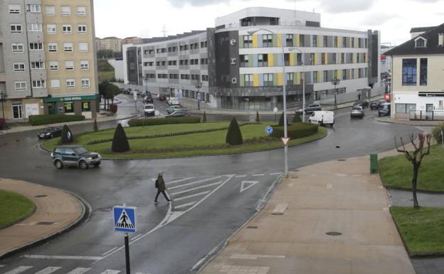 La Plataforma Antidesahucios de Oviedo lleva a la ONU el desalojo de una pareja y su bebé