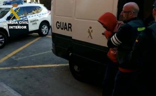 Detienen a cuatro hombres sorprendidos en plena agresión sexual a una joven de 19 años en Alicante
