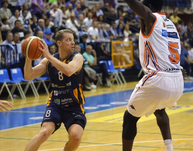 El Liberbank Oviedo se aferra al fortín de Pumarín ante el Palma