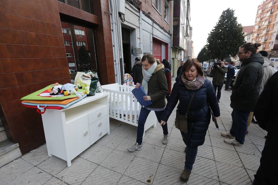 Desahucian a una pareja y su hijo de 11 meses por impago en Oviedo