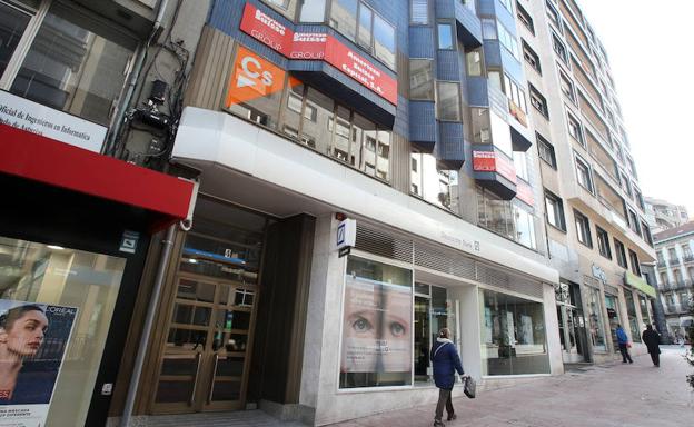 Vox abre sede en Oviedo justo encima de la de Ciudadanos