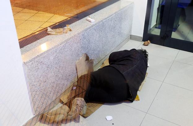 El frío llena los albergues