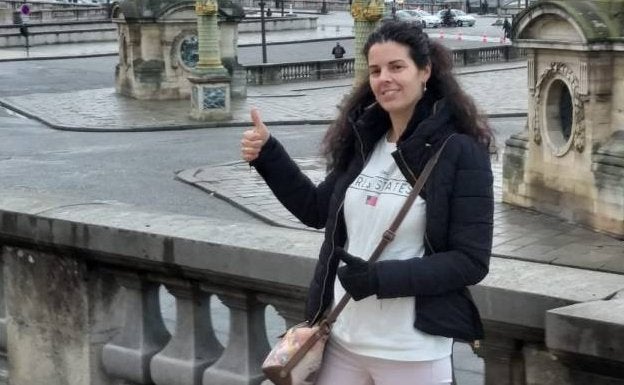 La turista española fallecida en París estaba en un viaje sorpresa organizado por su marido