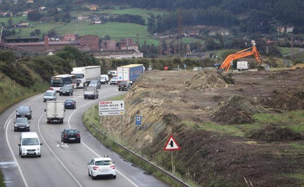 El acceso a El Musel por Jove queda aparcado y sin fecha
