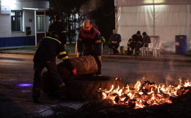 Alcoa ultima un principio de acuerdo con la plantilla que permita ganar seis meses para encontrar un inversor